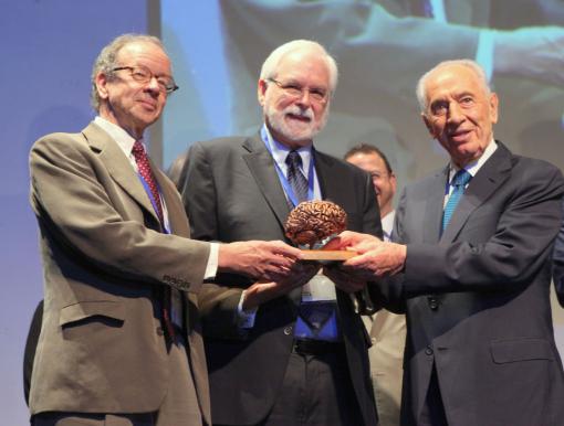 For the betterment of humanity - Arto Nurmikko, left, and John Donoghue receive the B.R.A.I.N. Prize from President Peres at the BrainTech 2013 Conference.