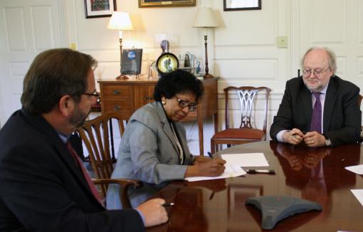 Fostering a meaningful and sustainable collaboration - Ruth J. Simmons and Sir Steve Smith, presidents of Brown University and the University of Exeter, signed memoranda for faculty exchanges and further strengthening of ties between the two universities. At left is Matthew Gutmann, Brown’s vice president for international affairs.