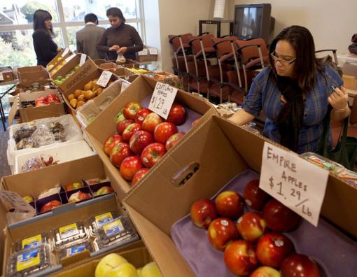 Good to Go - If the price is right, the produce is fresh, and the market is just down the hall, will people eat more fruits and vegetables? Research now under way will find out.