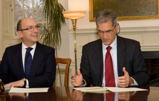 Reciprocal strengths - Santiago Iñiguez, dean of IE Business School in Madrid, and Brown Provost David Kertzer signed a memorandum of
understanding in February 2009, leading to the new cooperative master’s degree program for mid-career executives being announced today.