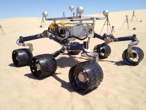 If it only had a brain - NASA engineers took a test rover for a practice drive on California sand
dunes. The test version, called Scarecrow because it doesn't have a
computer brain like the Mars-bound Curiosity rover, has a full-scale
version of Curiosity's
mobility system, but is missing parts in order to keep its weight
about the same on Earth as Curiosity will weigh in the lesser gravity of
Mars.