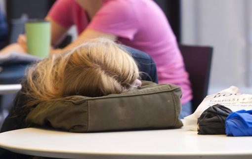 A perfect storm of sleep - By the time they enter high school, students are caught between a biological tendency toward staying up later and school districts that start earlier. The solution? Start the school day later.