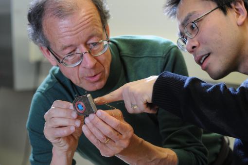 Cortex communication - Engineers Arto Nurmikko and Ming Yin examine their prototype wireless, broadband neural sensing device.