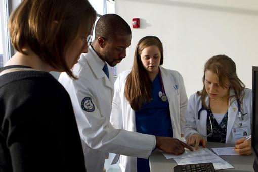 The power of multiple perspectives - Medical student Ella Damiano, right, and URI pharmacy Iheanyi Ahukanna, second from left, work with a social
work student and a nursing student to diagnose a patient and understand the potential of interprofessional health care teams.