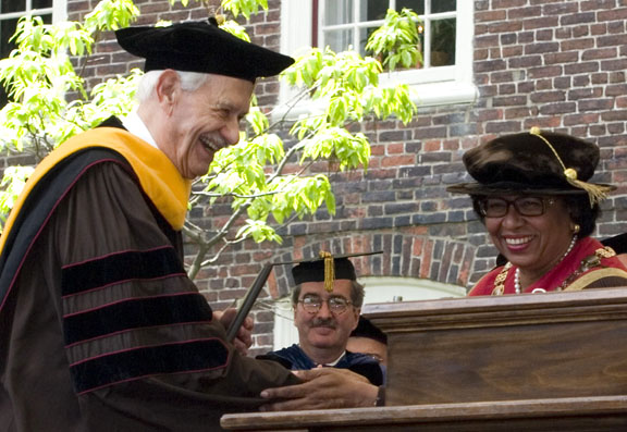 Historicus artis medicinae fecundissimus: President Ruth J. Simmons presented an honorary Doctor of Medical Science degree to Dr. Stanley Aronson, “prolific medical historian and newspaper columnist,” on May 27, 2007.